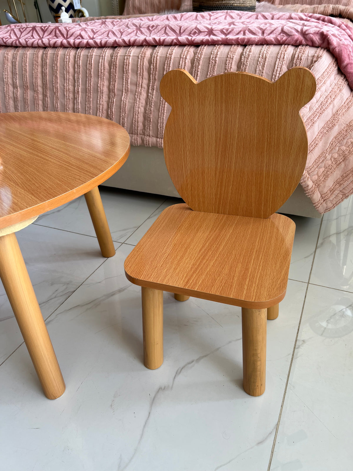 Bear Chairs with Round Table