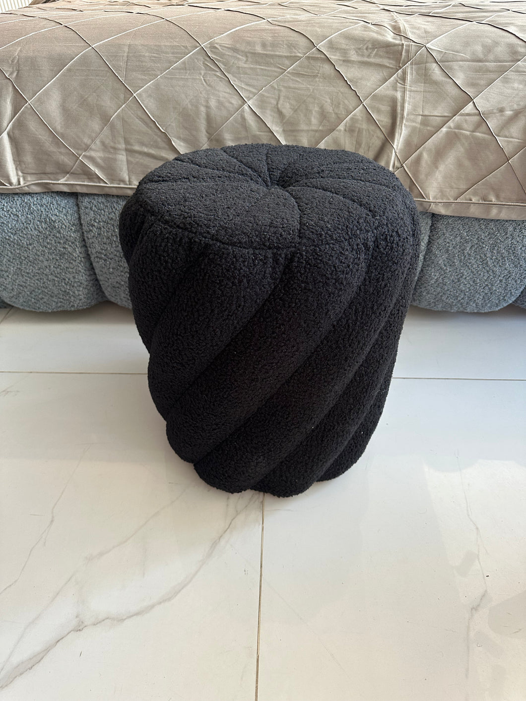 Swirl Stool Black