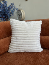 Flurry Cushion 03