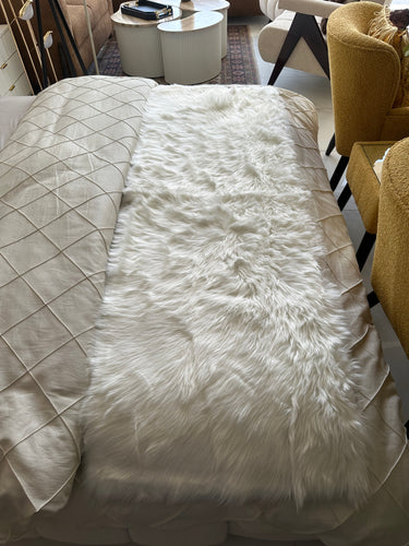 Fur Runner White