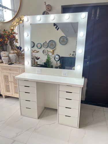 Jessy Mirror Console