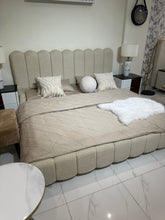Rocky boucle bed