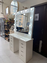 Jessy Mirror Console