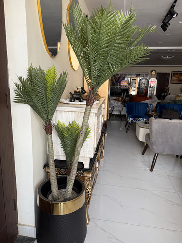 Artifical plants and planter 25