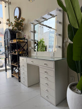 Pearl Mirror Console