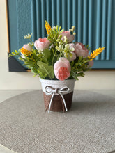 Peach Daisies in Rustic Planter 004