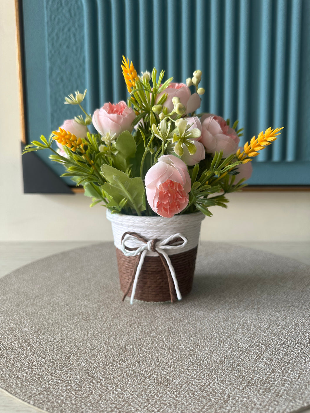 Peach Daisies in Rustic Planter 004