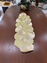 Table Runner 003