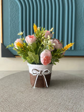 Peach Daisies in Rustic Planter 004