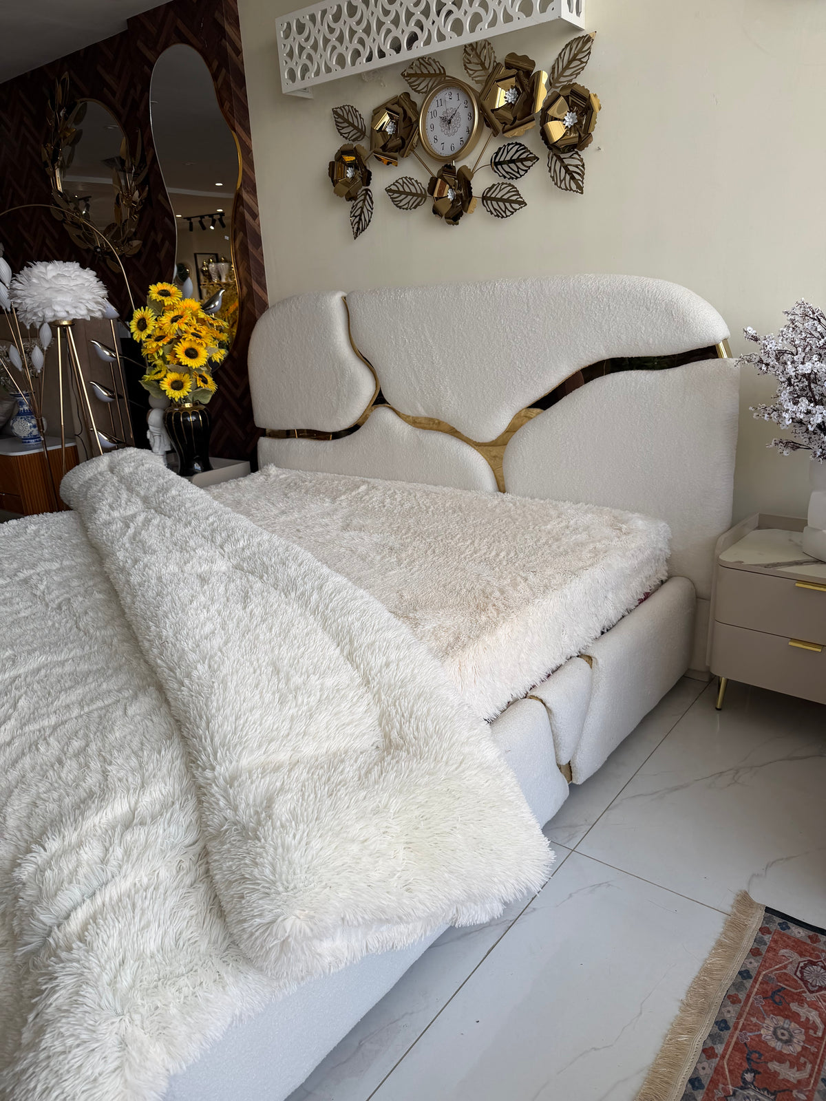Snowflake boucle bed