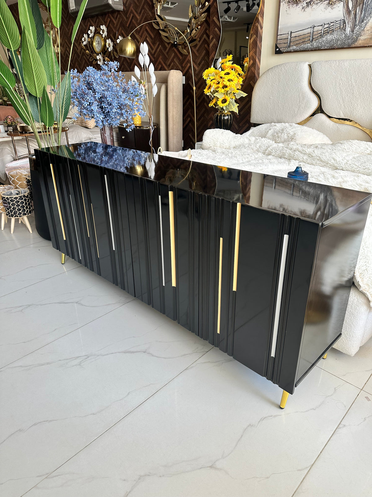Black Crown Console
