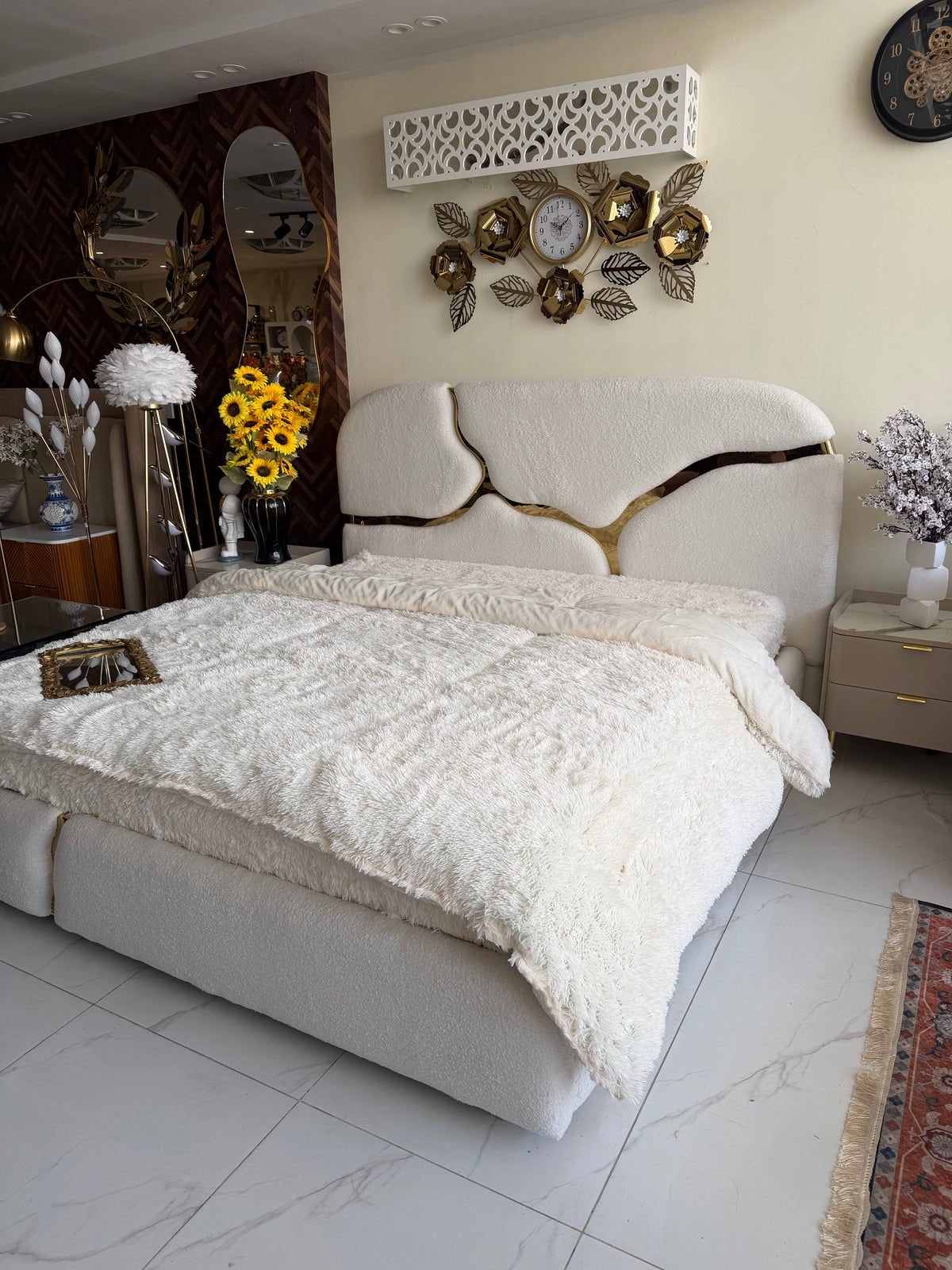 Snowflake boucle bed