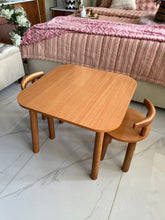 Mattia Table & Chairs