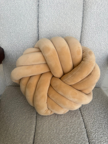 Knotted Cushion 08