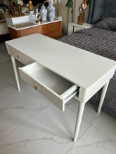 Astor Study Table