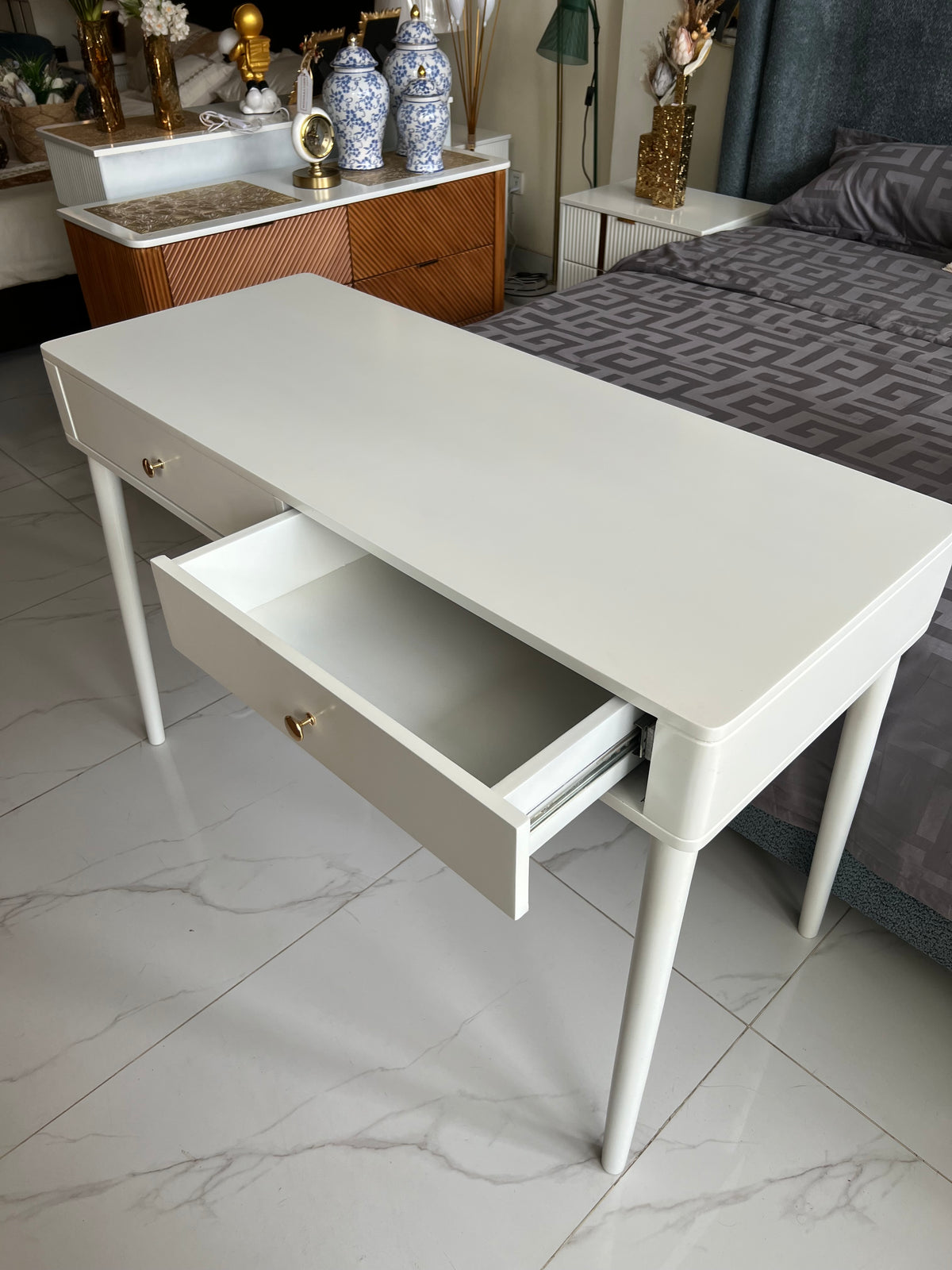 Astor Study Table