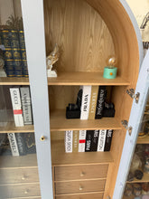 Alonza Book Shelf