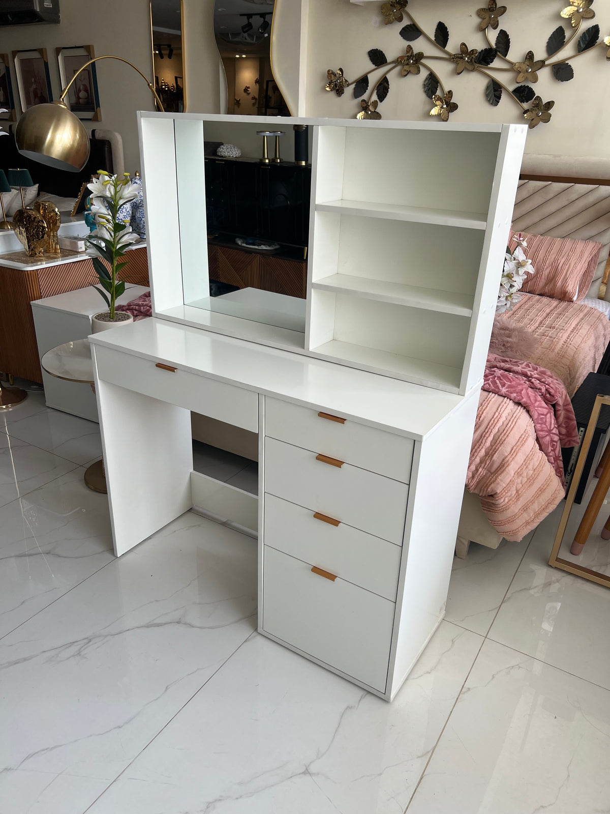 Bella makeup Vanity