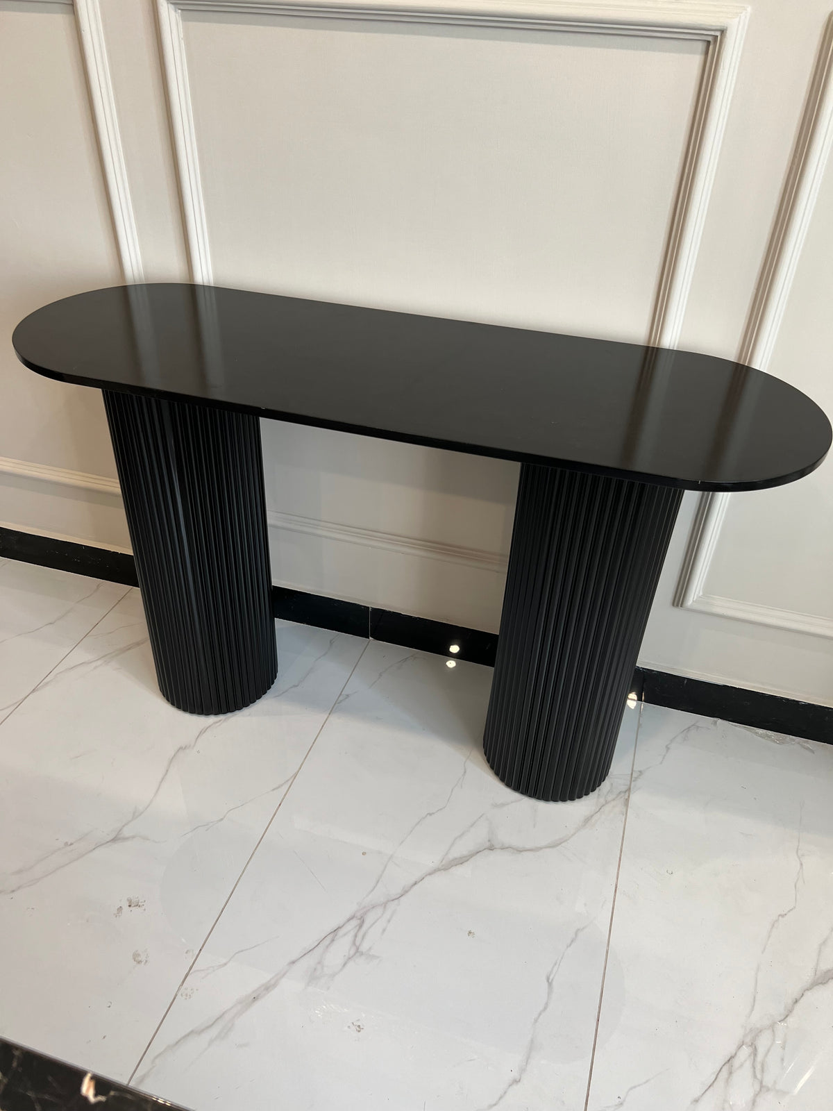 Flutted hallway table Black