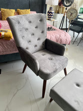 Tufted chair with Large stool