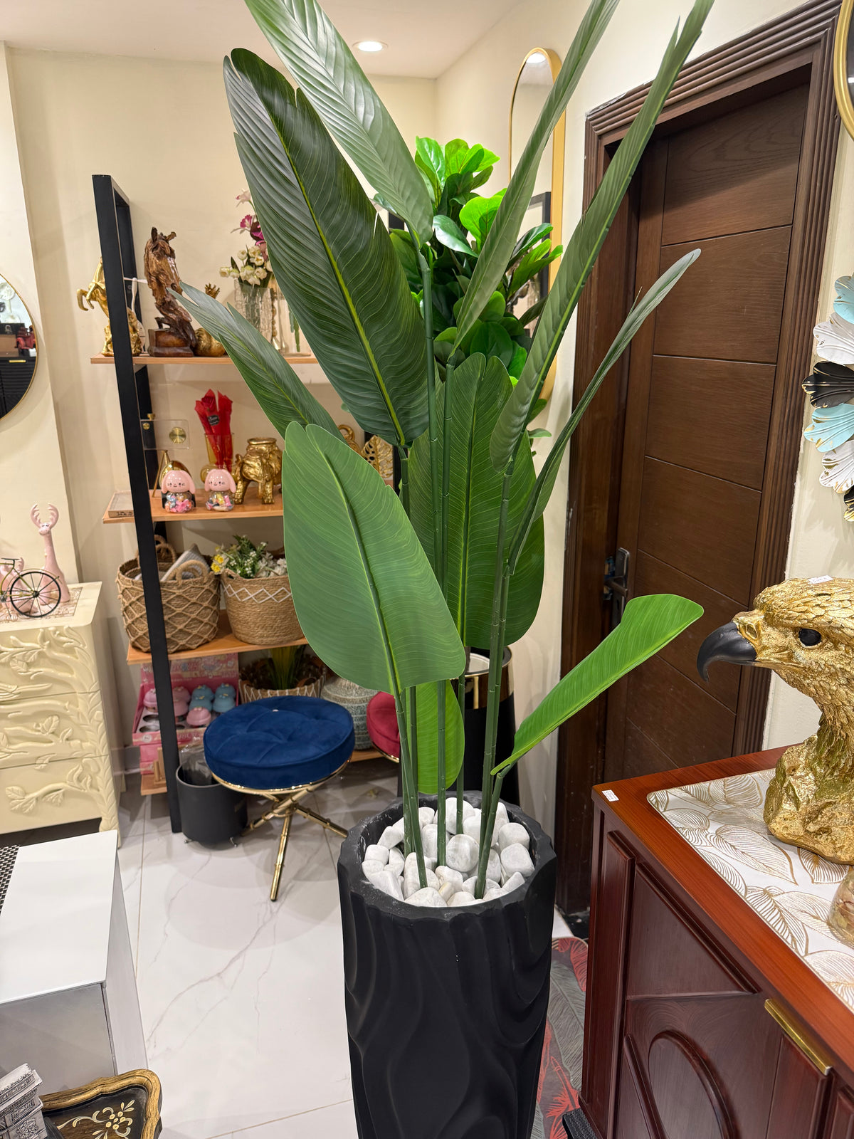 Artifical plants and planter 28