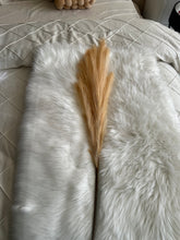 Large Synthetic feather for vase