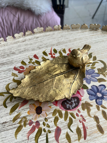 Flat sparrow candle stand
