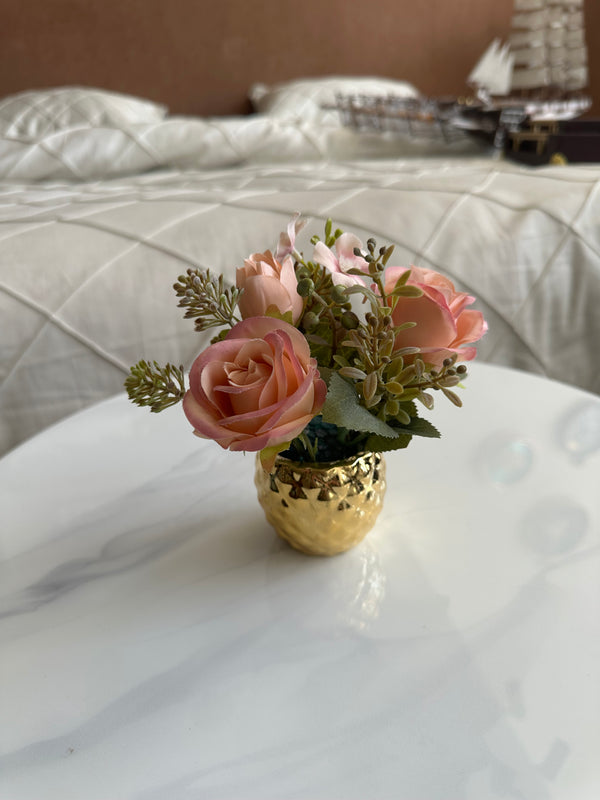 Ceramic Gold planter 18