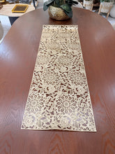 Table Runner 001