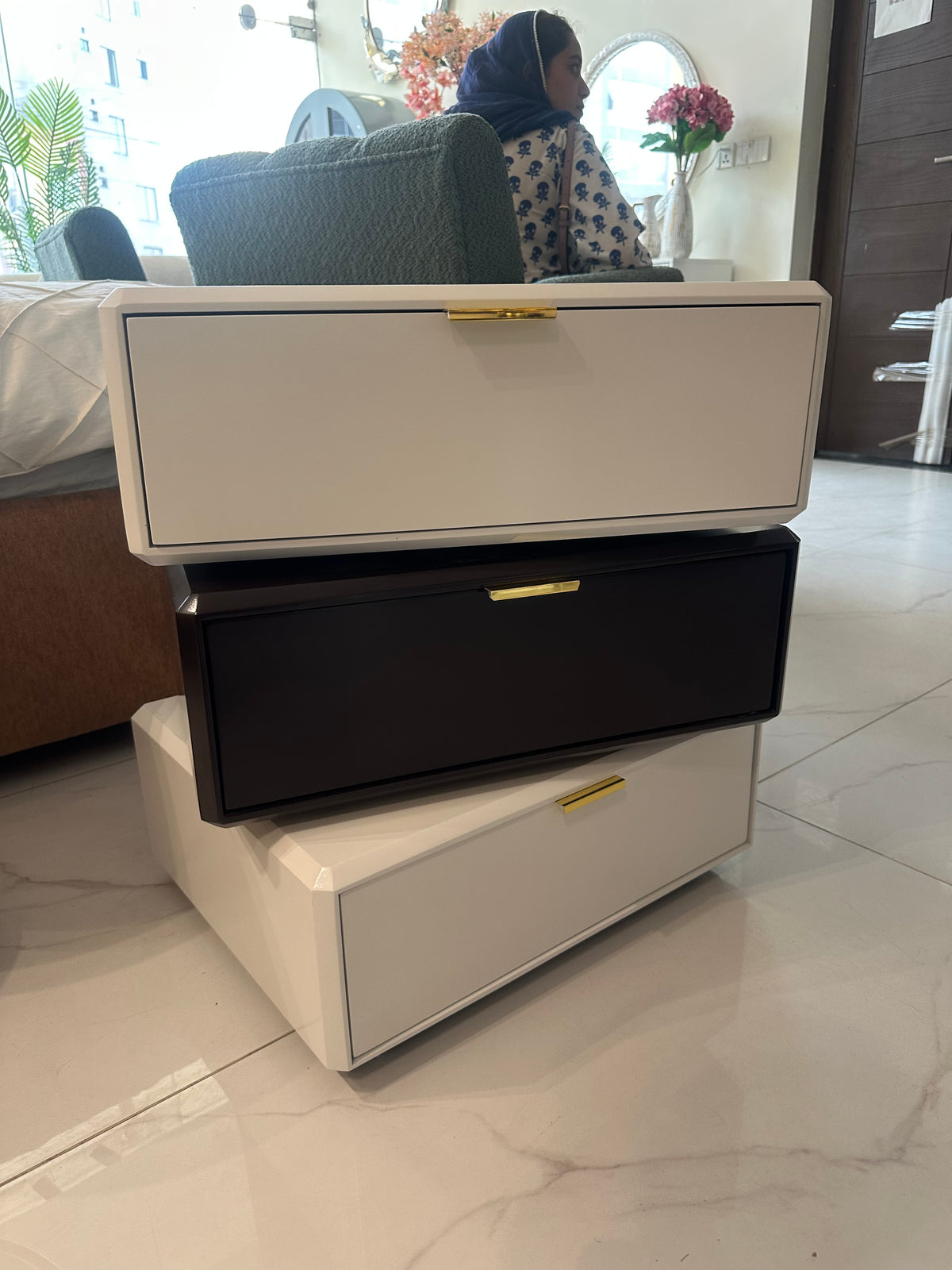 Rotating Capri Side table