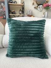 Flurry Cushion Green 04