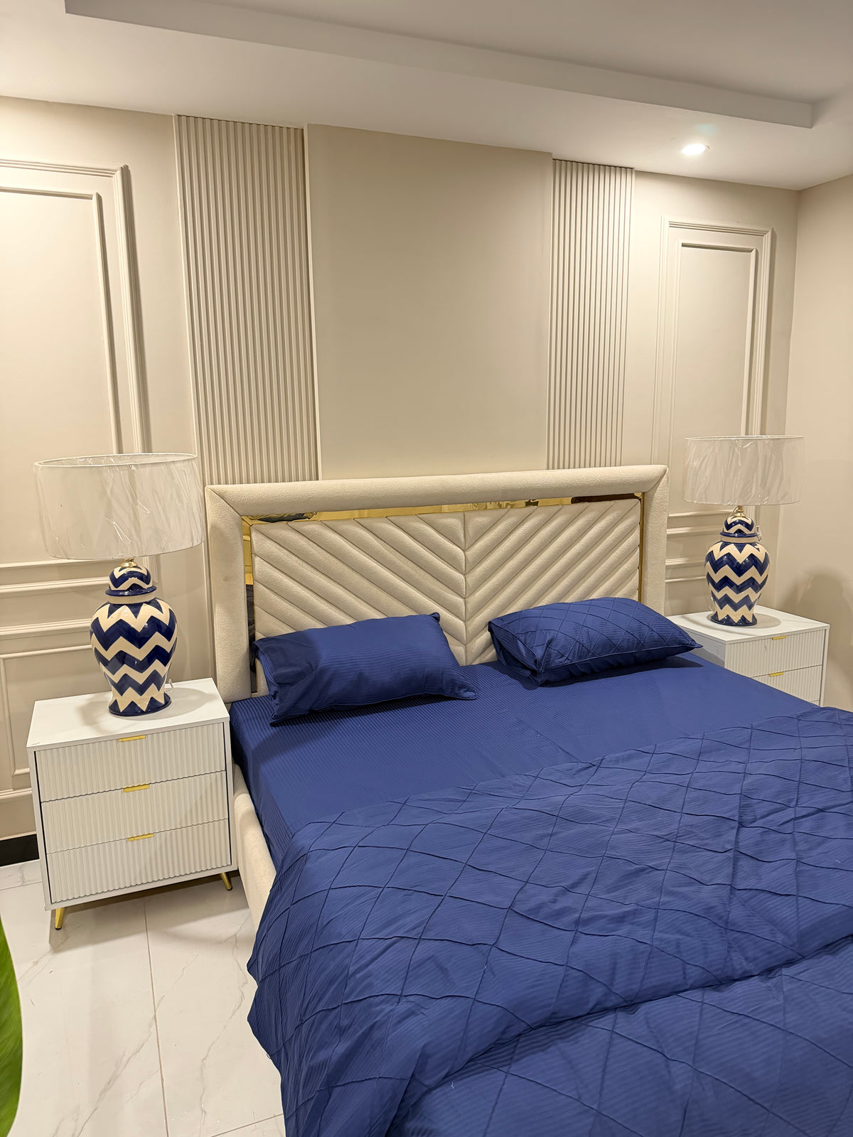 V design Bed set