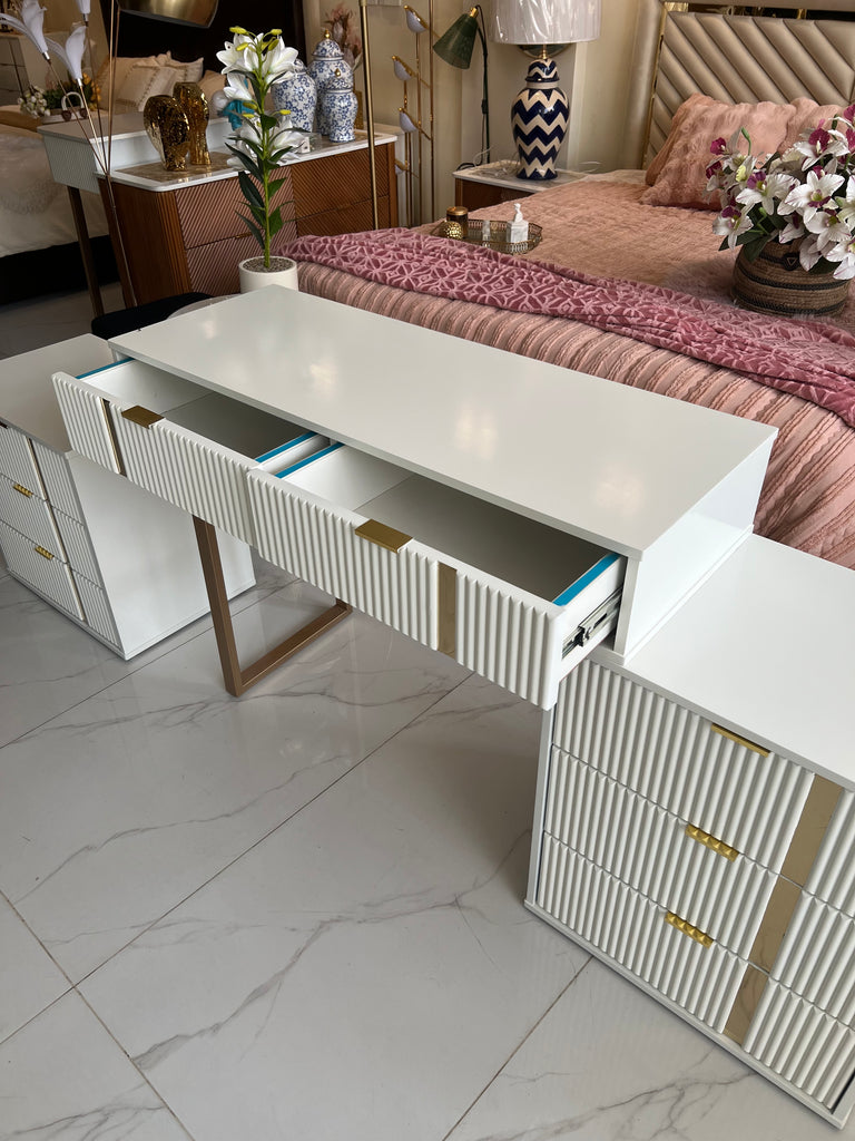 Joe Dressing Table 02 – Wood Action