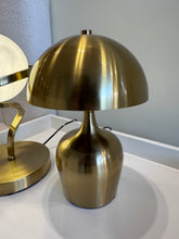 Metallic Body Round Lamp