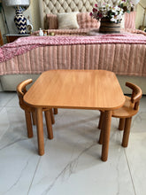 Mattia Table & Chairs