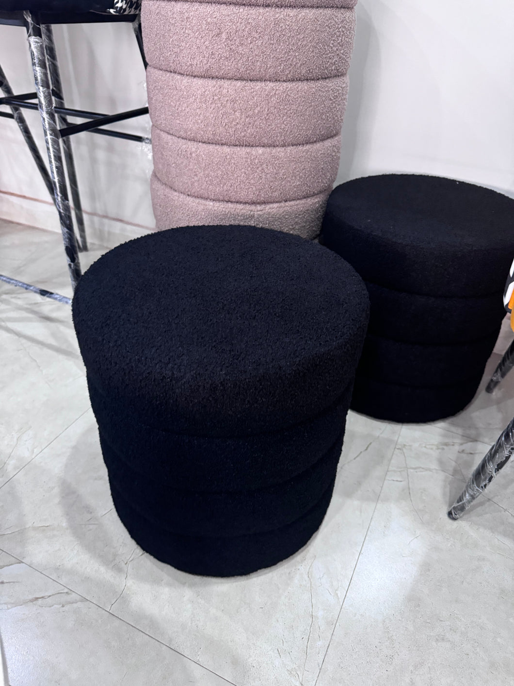 Boucle Premium round Stool black 0012