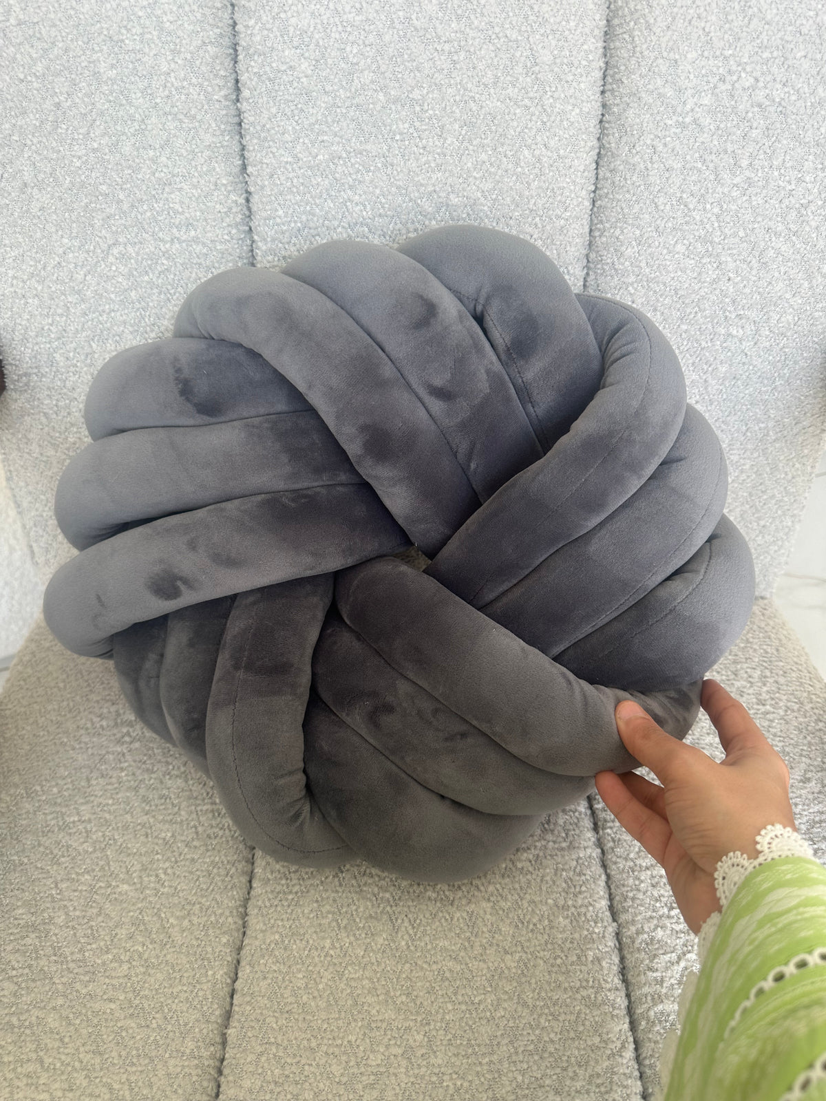 Knotted Cushion 07