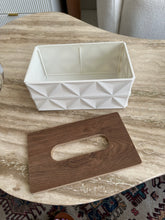 White Illusion Tissue box SS12