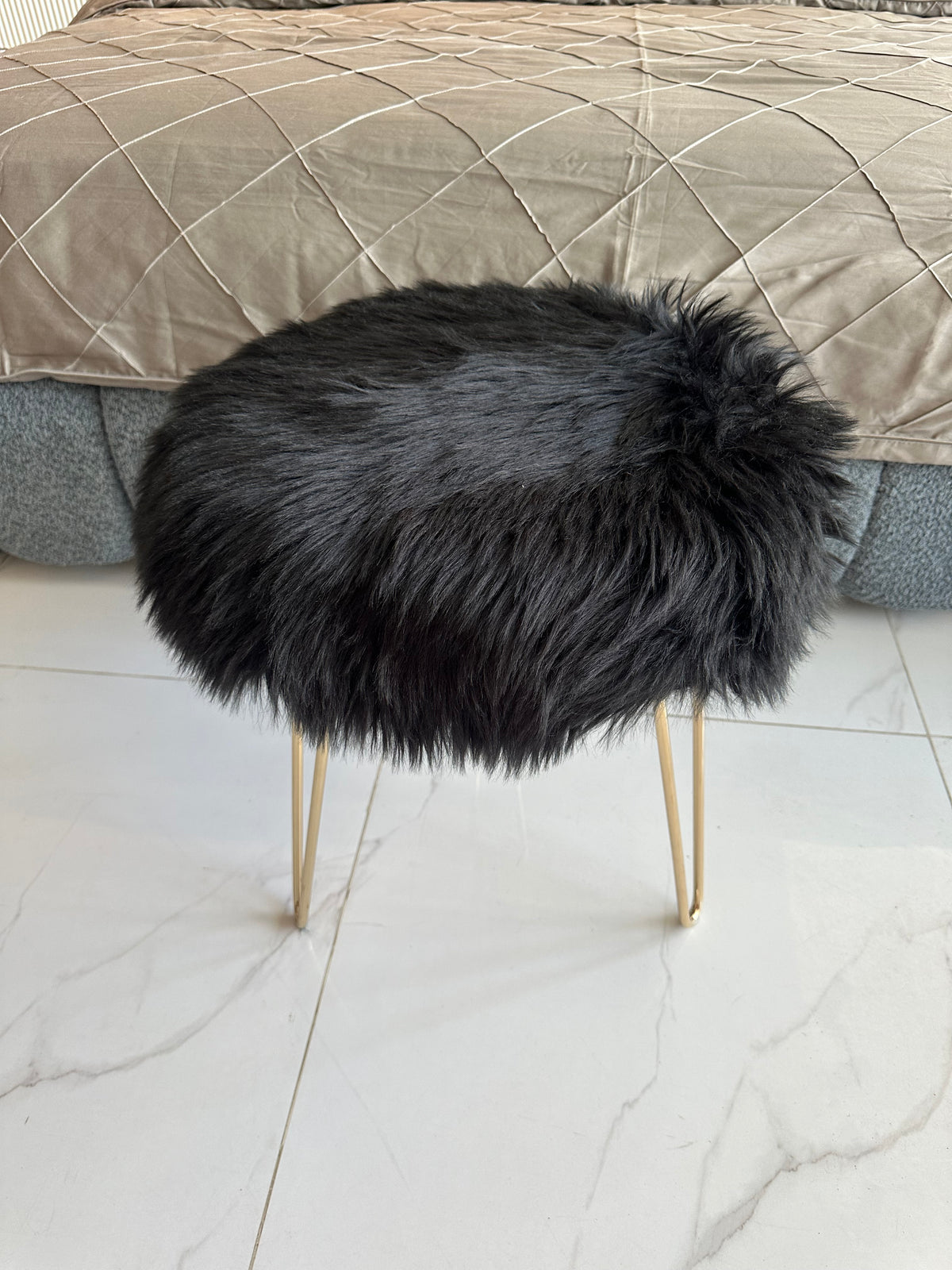 Fur Stool Black 05