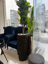Artifical plants and planter 27