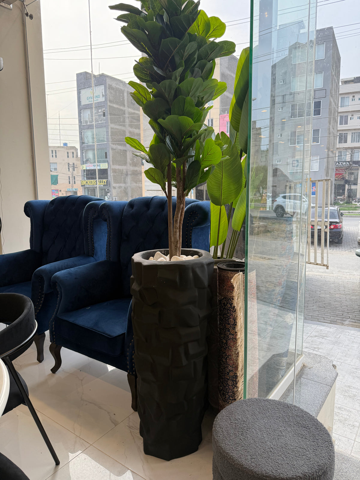 Artifical plants and planter 27