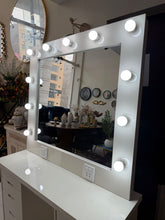 Jessy Mirror Console