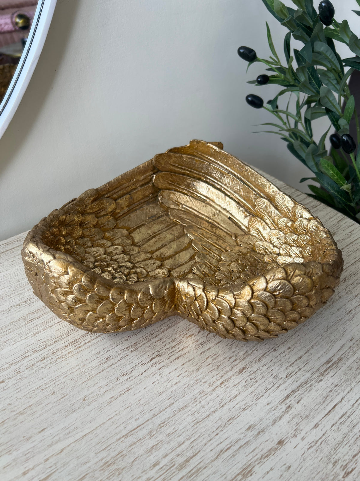 Angel wing basket