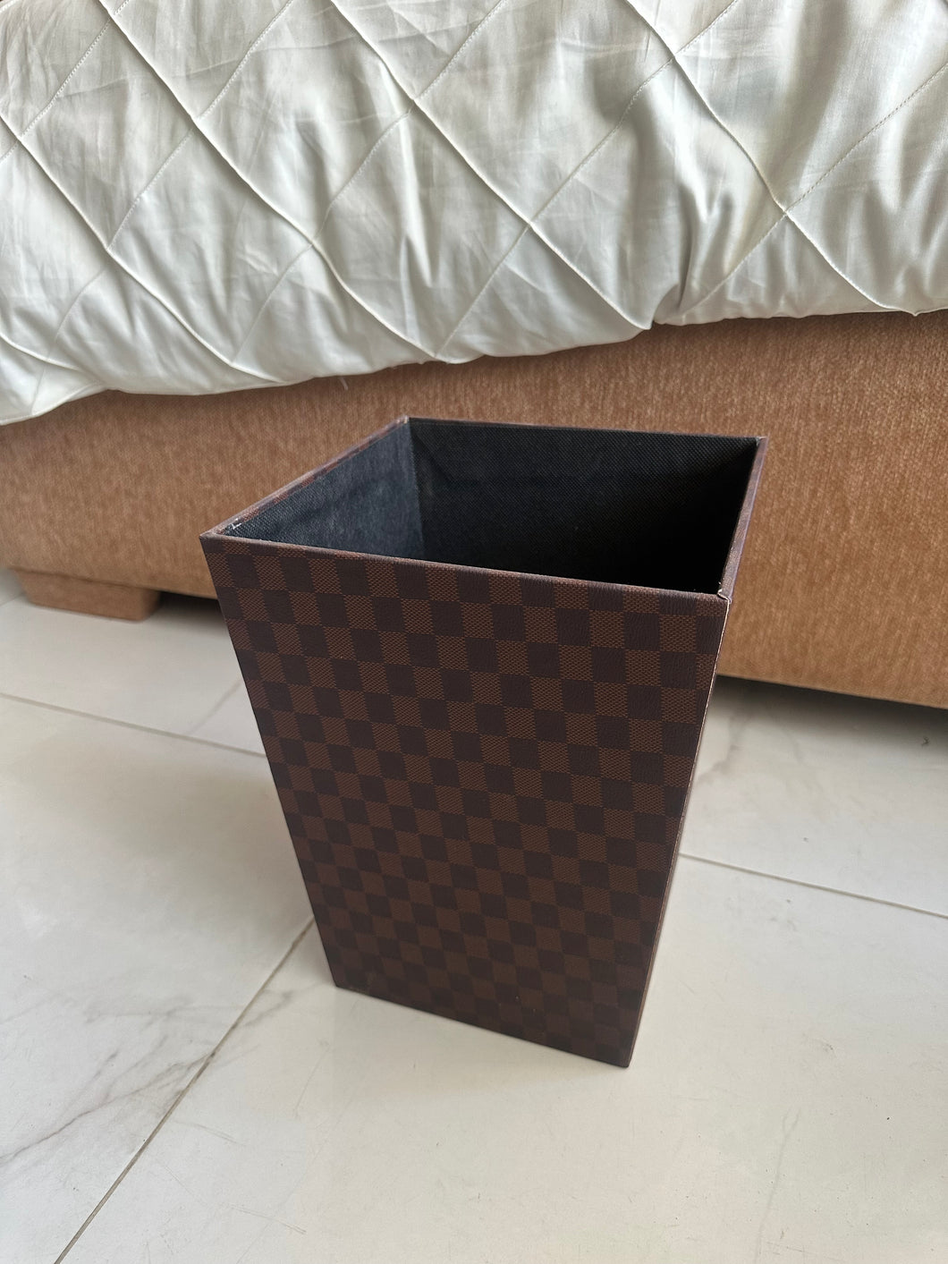 Leather Dust bin 03
