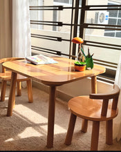 Mattia Table & Chairs
