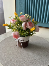 Peach Daisies in Rustic Planter 004