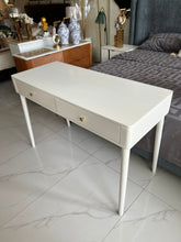 Astor Study Table