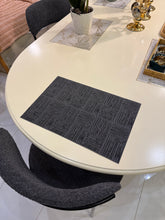 Table Mat 14
