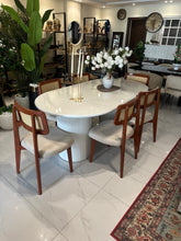 White deco Dining Table with Rattan chairs