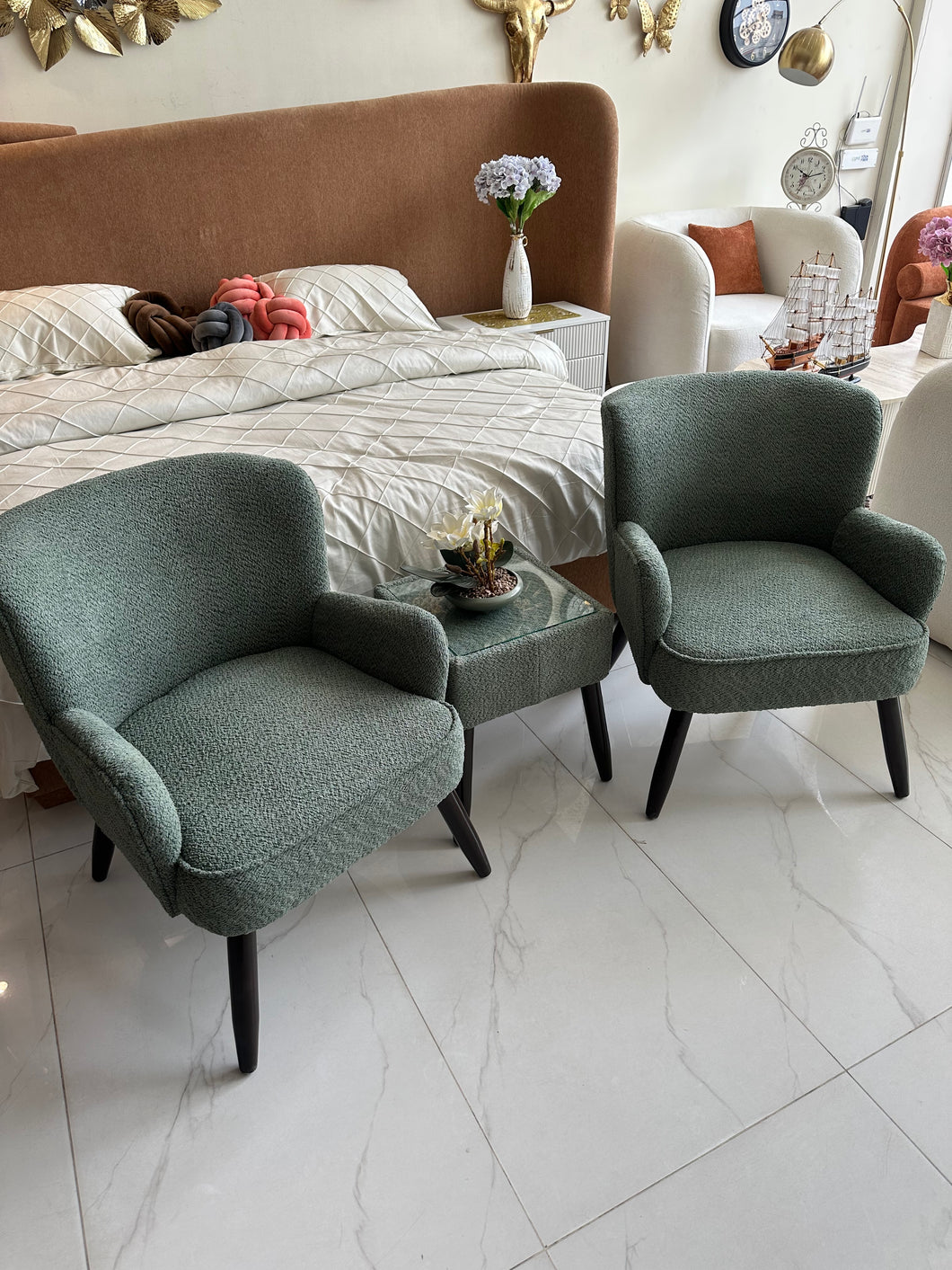 Allure Chair green 032 with table